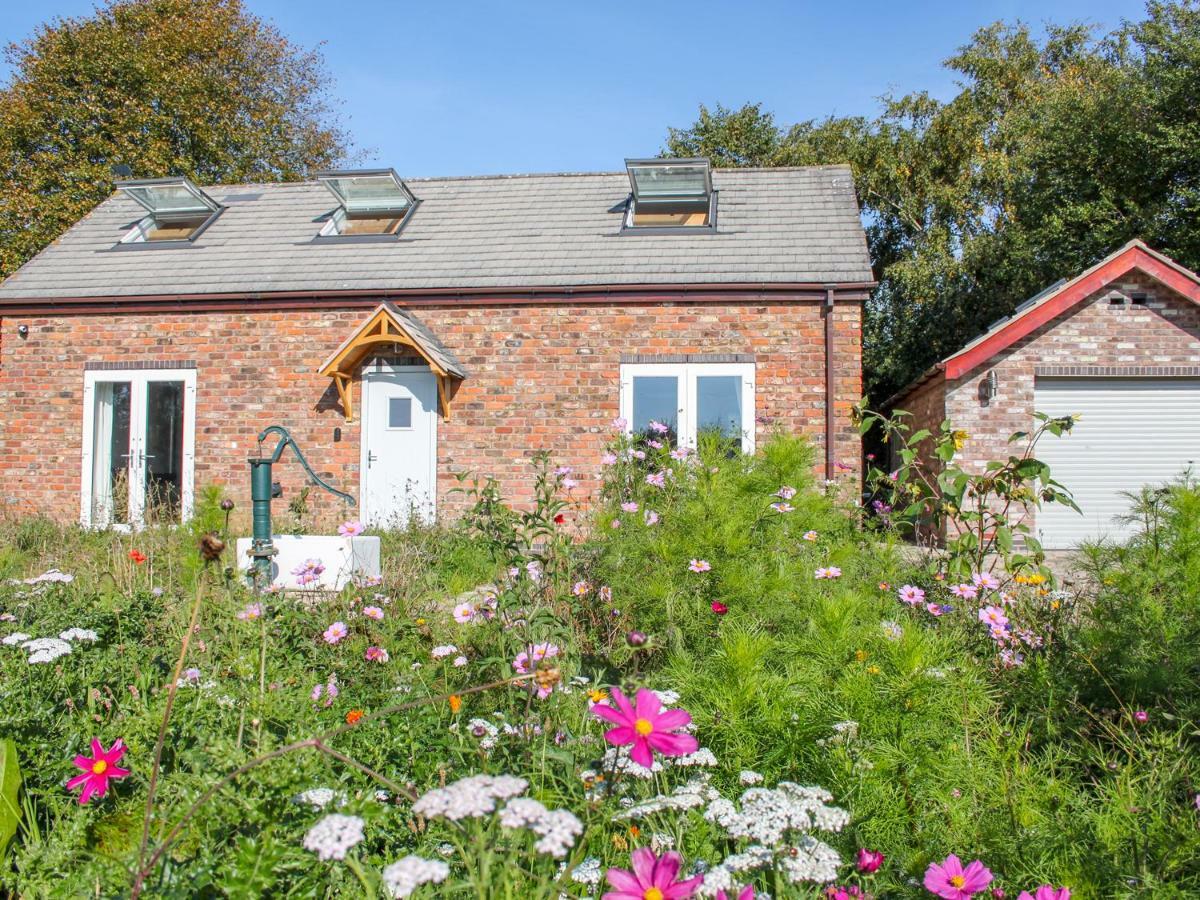 The Stables Villa Frodsham Exterior photo