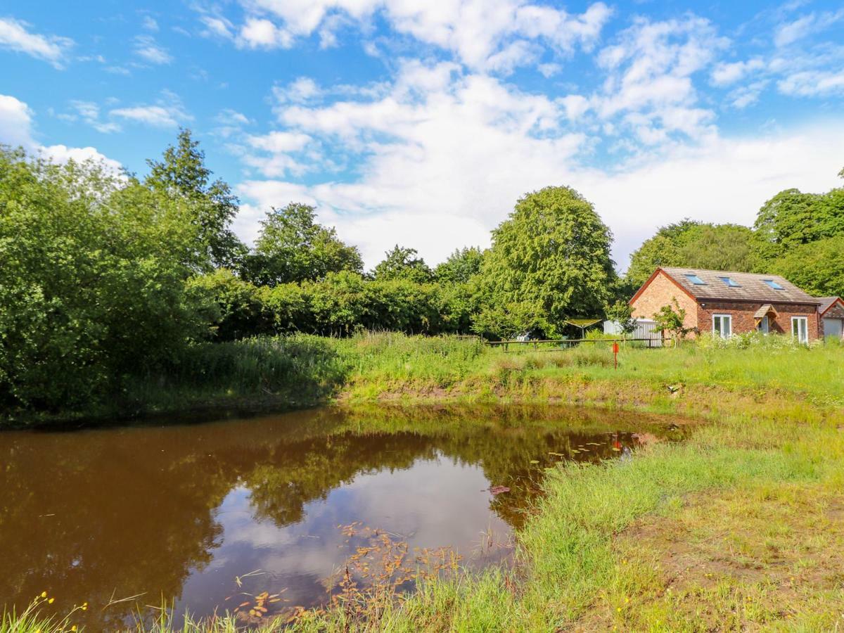 The Stables Villa Frodsham Exterior photo